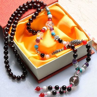 纯天然石榴石与藏银的交织优雅——东海县盛饰珠宝批发供应加长毛衣链